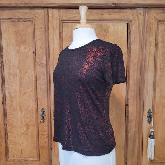 Jaclyn Smith Metallic Round Neck Burgundy Short Sleeve Top. Size S/C - Picture 4 of 8